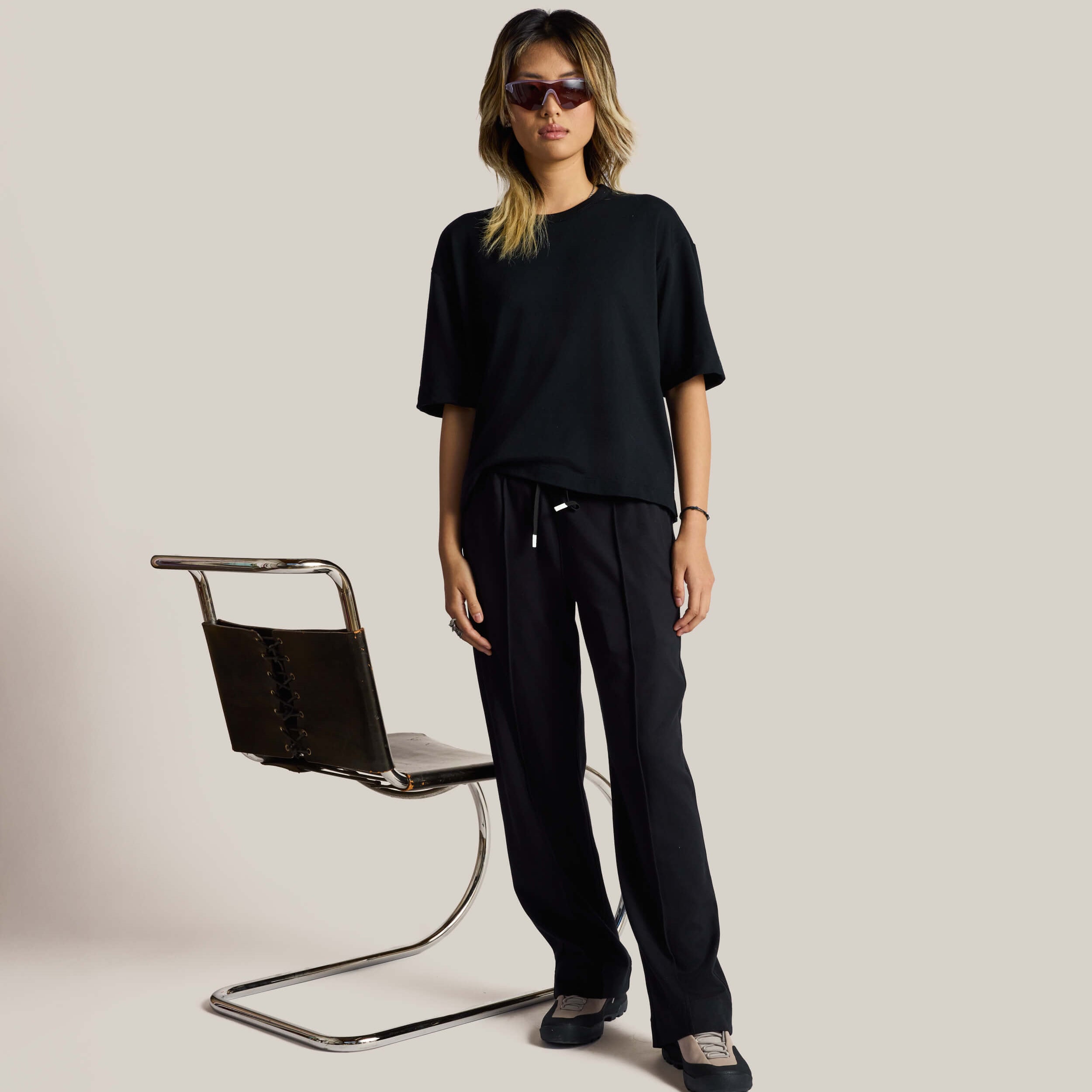 LarchmontFlare-legPant_Black_Jane_Small_Studio.jpg