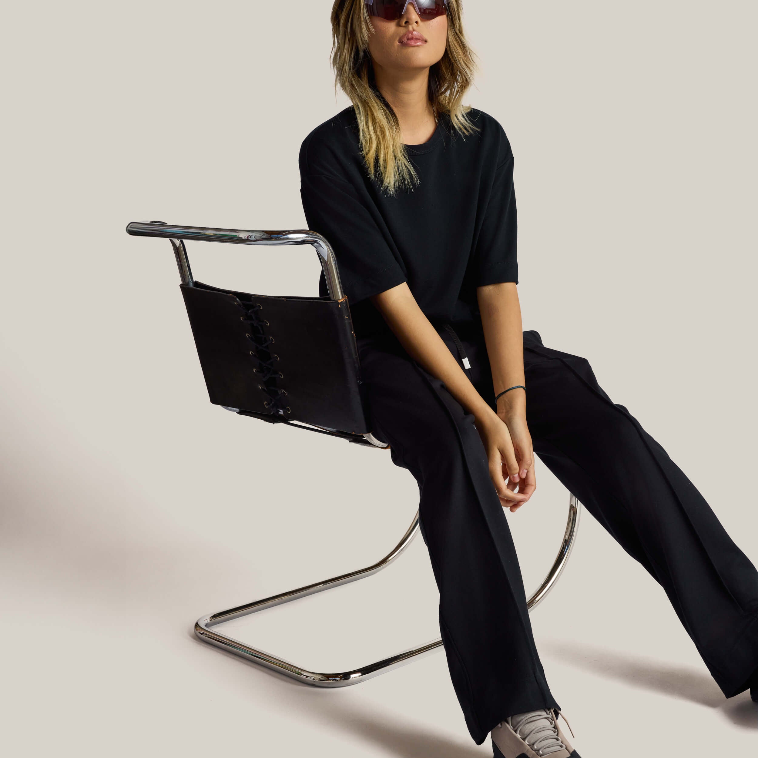 LarchmontFlare-legPant_Black_Jane_Small_Studio2.jpg